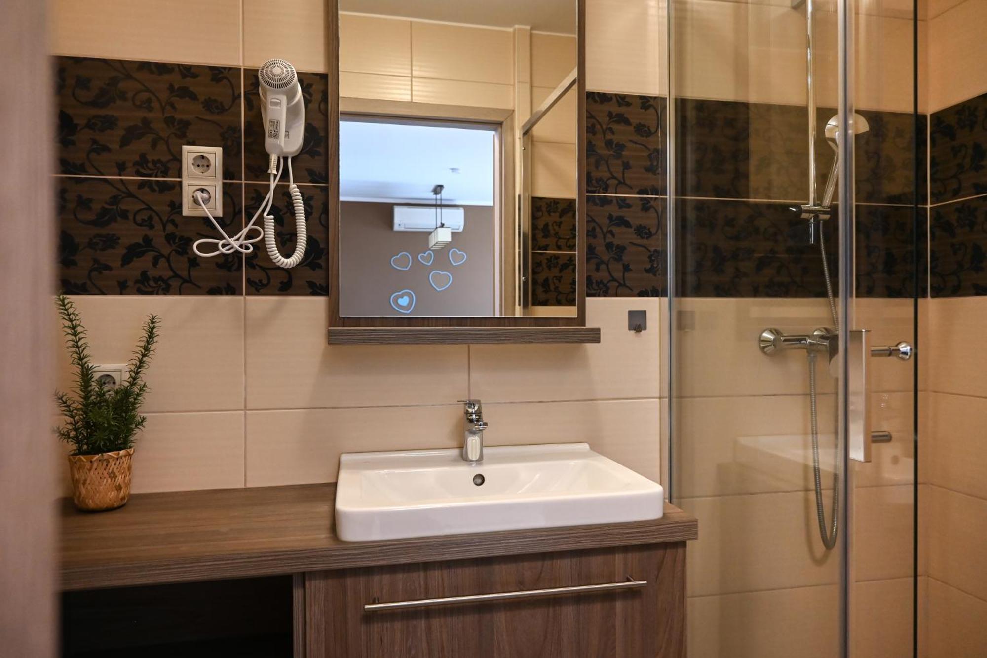Zafir Apartman Sárvár Eksteriør bilde